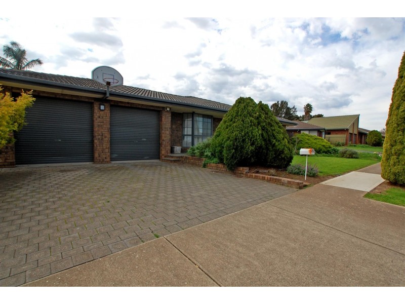 4 Fastnet Court, Hallett Cove SA 5158