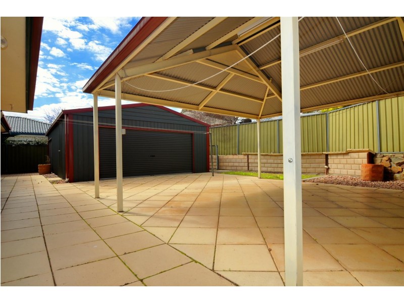 21 Neeangarra Crescent, Hallett Cove SA 5158