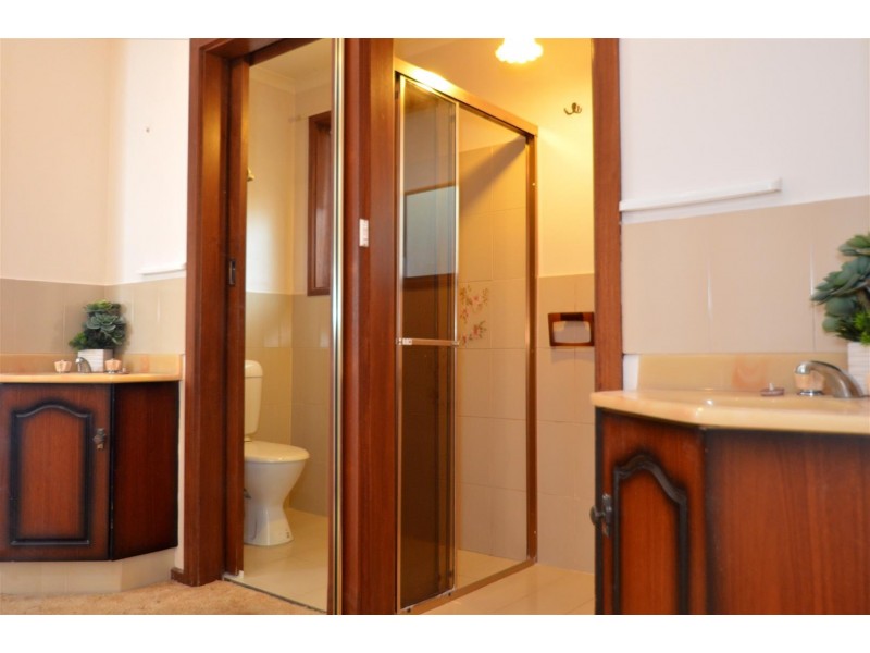 21 Neeangarra Crescent, Hallett Cove SA 5158