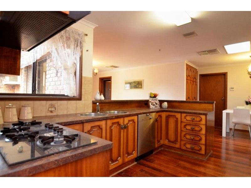 21 Neeangarra Crescent, Hallett Cove SA 5158