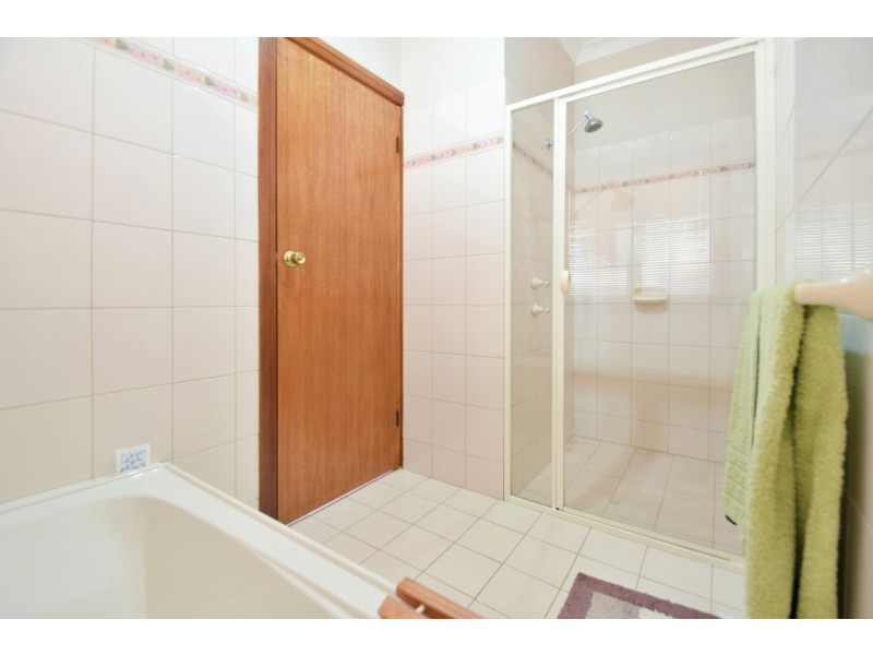23 Crossdale Drive, Aberfoyle Park SA 5159