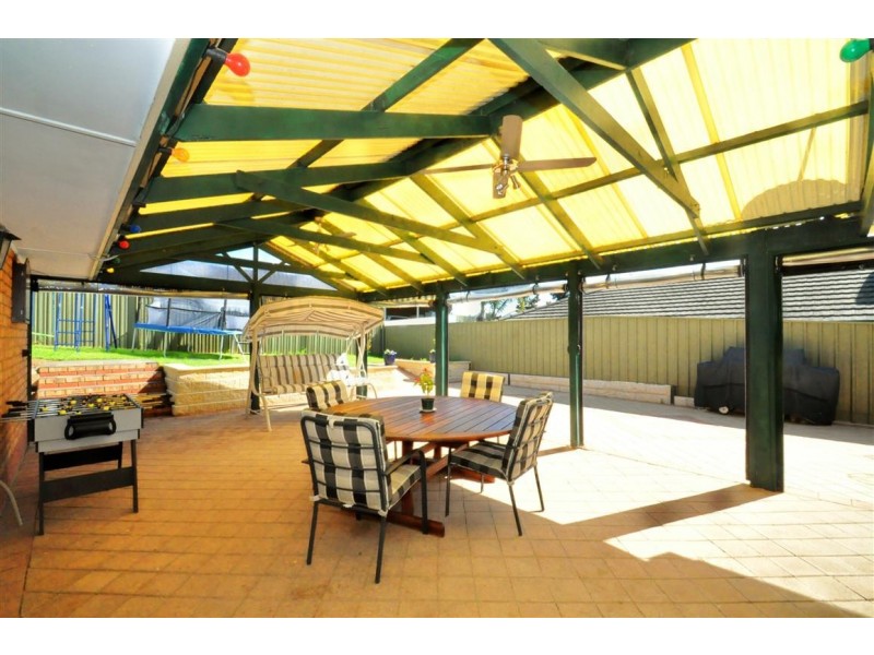 16 Rolton Avenue, Woodcroft SA 5162