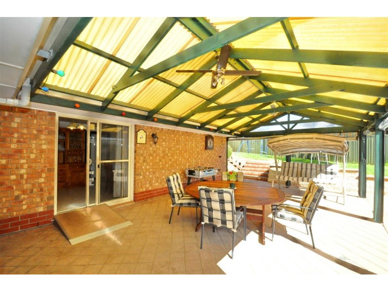 16 Rolton Avenue, Woodcroft SA 5162