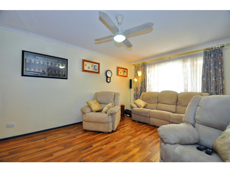 16 Rolton Avenue, Woodcroft SA 5162