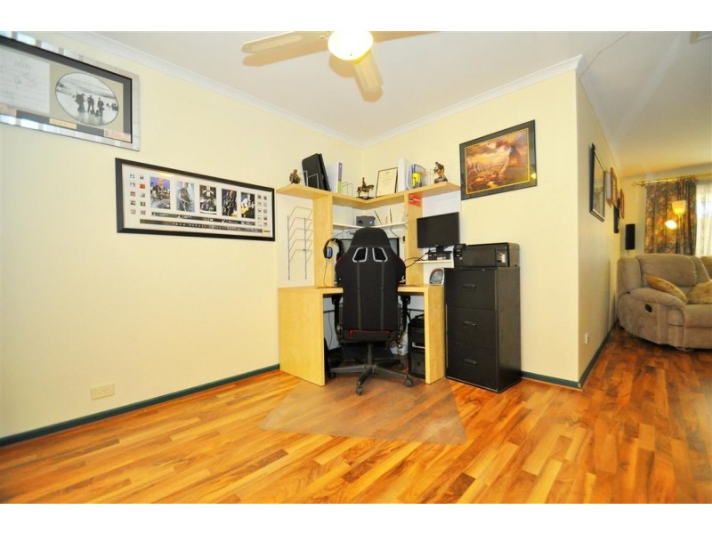 16 Rolton Avenue, Woodcroft SA 5162