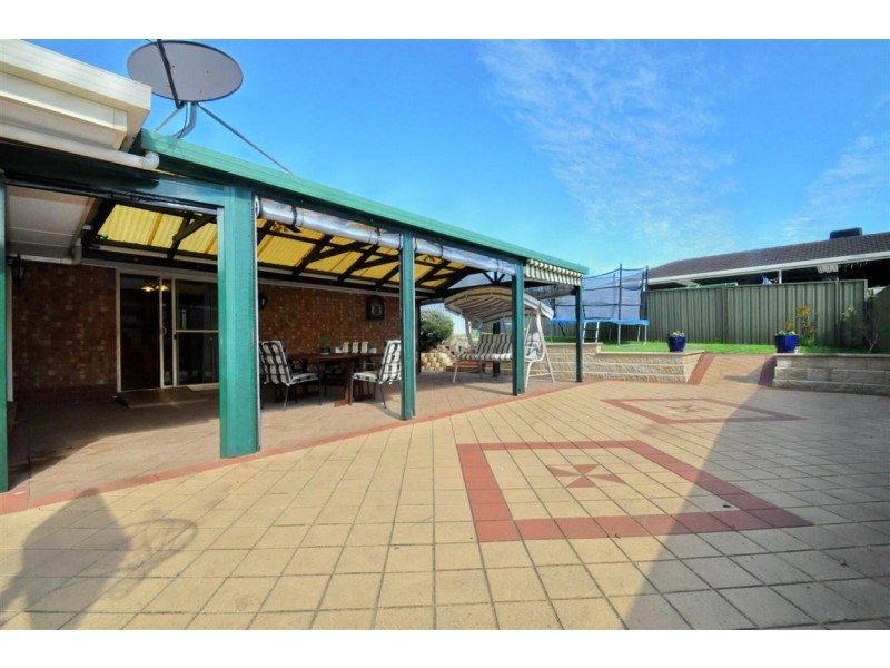 16 Rolton Avenue, Woodcroft SA 5162