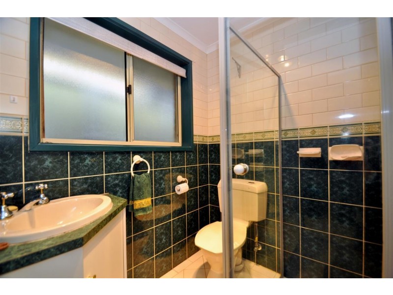 16 Rolton Avenue, Woodcroft SA 5162