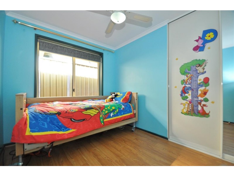 16 Rolton Avenue, Woodcroft SA 5162