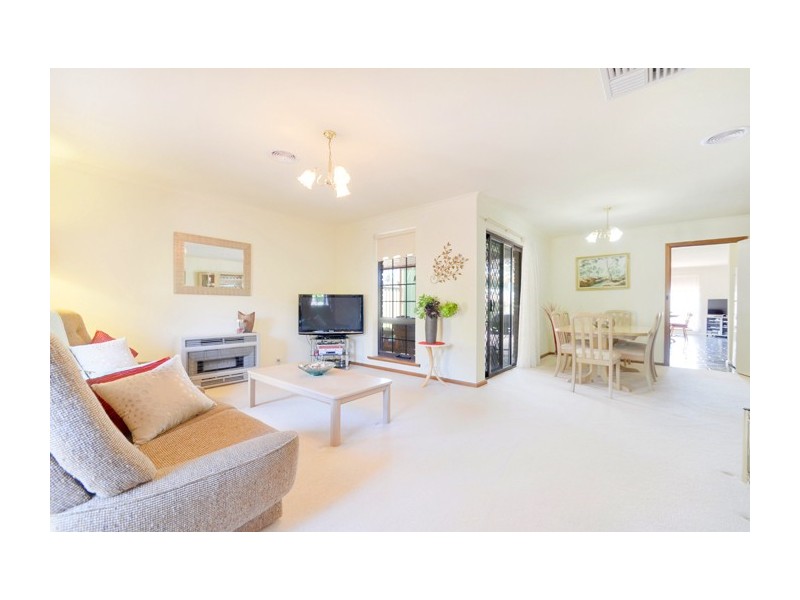 6 Torresan Crescent, Flagstaff Hill SA 5159