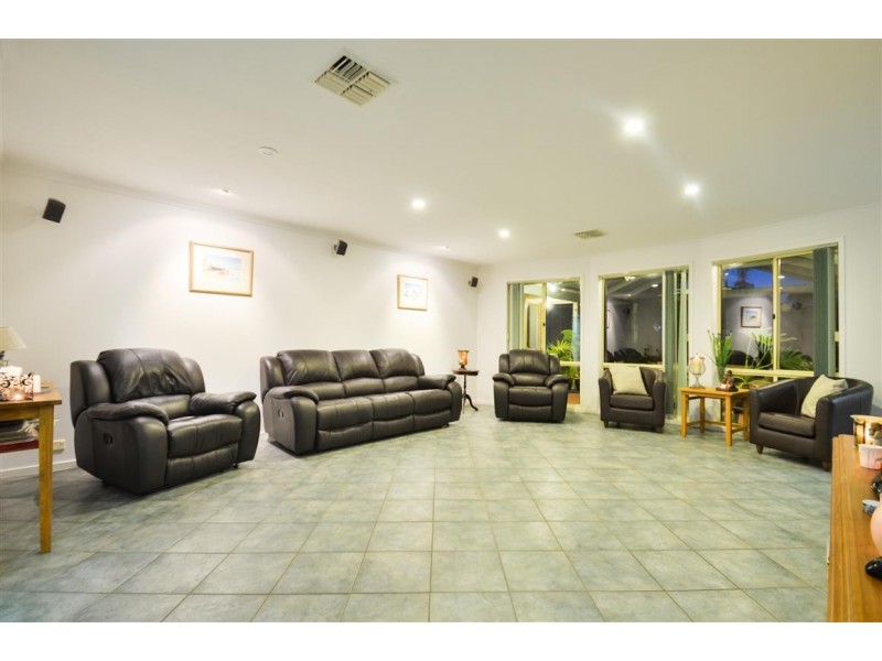 58 Riddoch Crescent, Woodcroft SA 5162