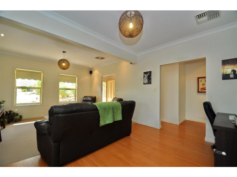 24 Allworth Drive, Happy Valley SA 5159