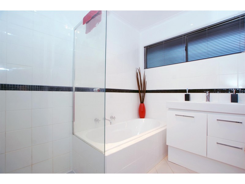 11 Tatiara Road, Happy Valley SA 5159