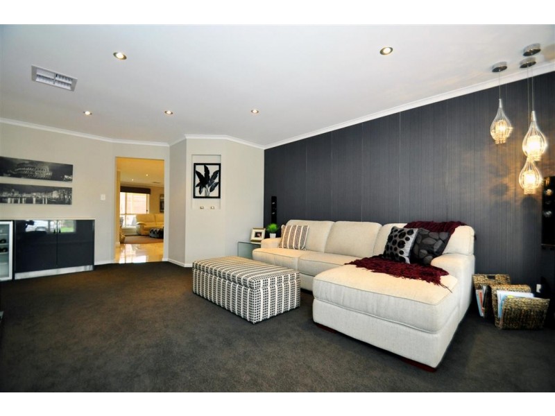 12 Verdant Parade, Woodcroft SA 5162