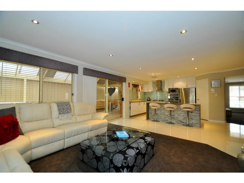 12 Verdant Parade, Woodcroft SA 5162