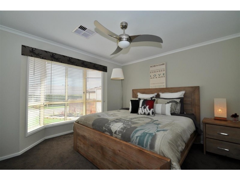 12 Verdant Parade, Woodcroft SA 5162