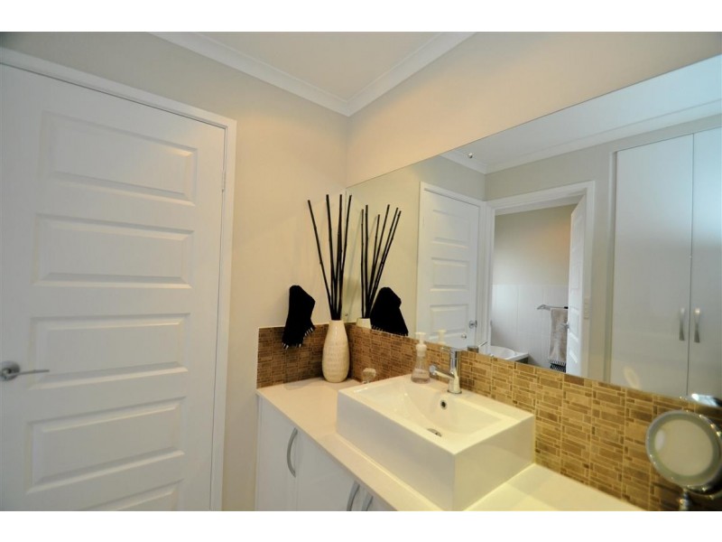 12 Verdant Parade, Woodcroft SA 5162