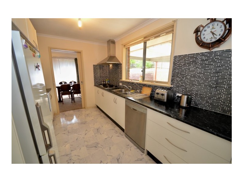 24 McClure Avenue, Reynella East SA 5161