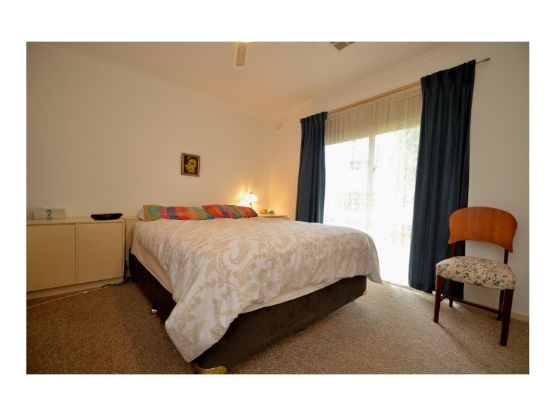 24 McClure Avenue, Reynella East SA 5161