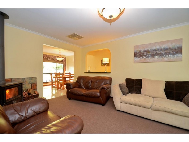 4 Bay Place, Woodcroft SA 5162