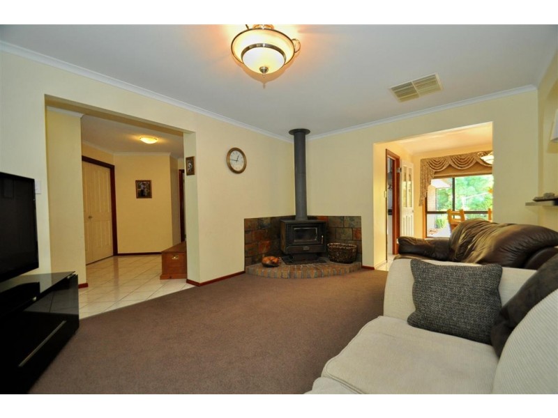 4 Bay Place, Woodcroft SA 5162