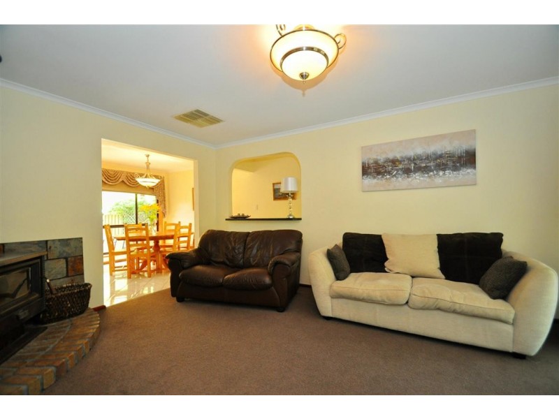 4 Bay Place, Woodcroft SA 5162