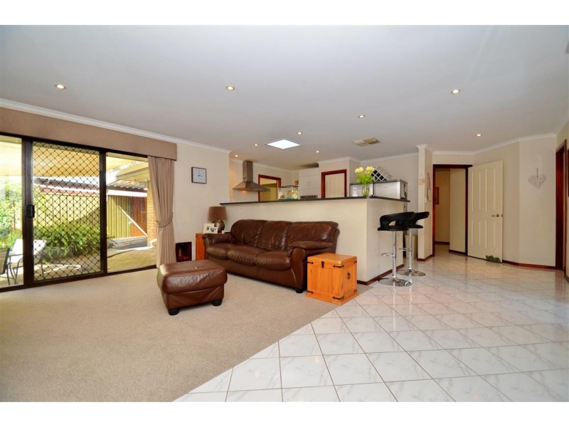 4 Bay Place, Woodcroft SA 5162
