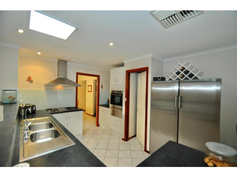 4 Bay Place, Woodcroft SA 5162