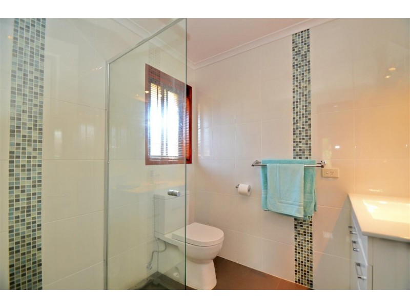 4 Bay Place, Woodcroft SA 5162