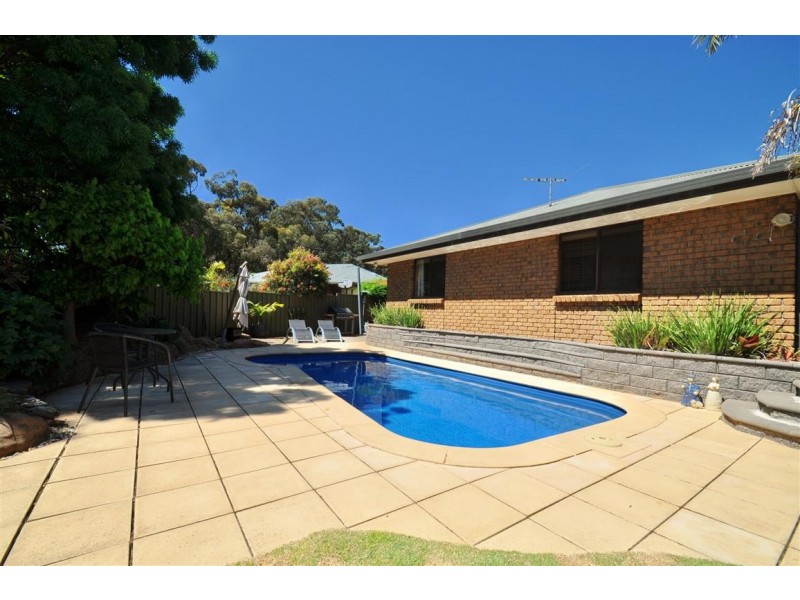 4 Bay Place, Woodcroft SA 5162