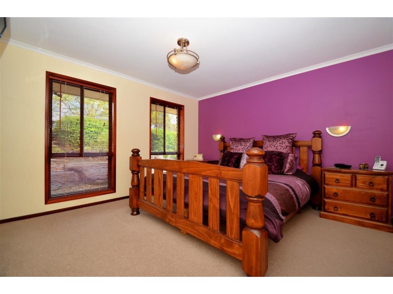 4 Bay Place, Woodcroft SA 5162