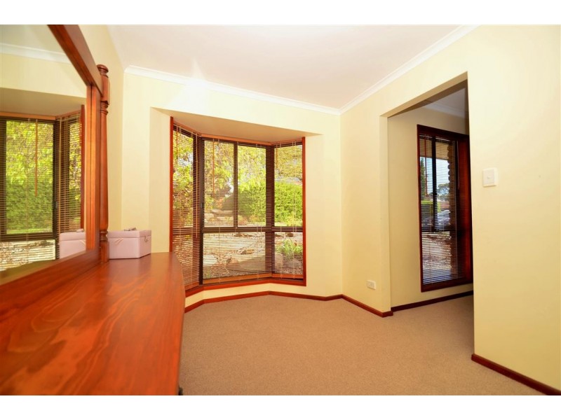 4 Bay Place, Woodcroft SA 5162