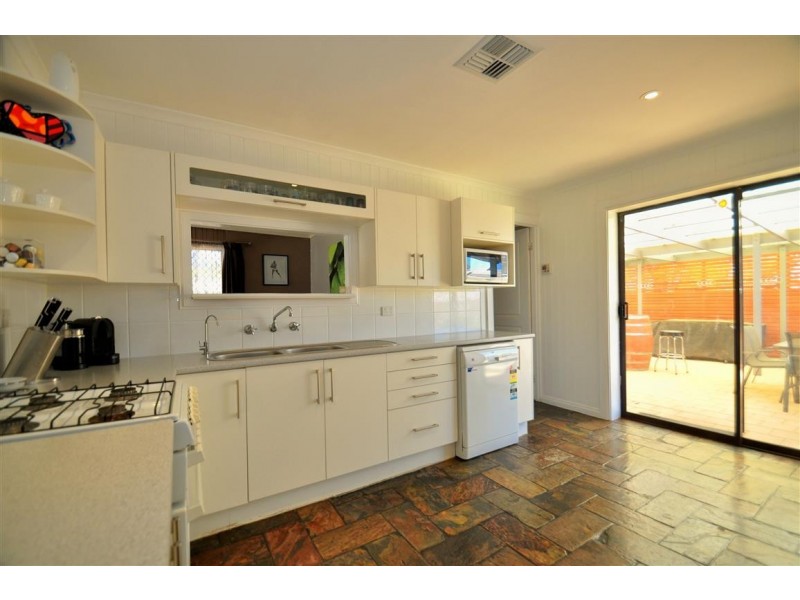 2 Leech Avenue, Morphett Vale SA 5162