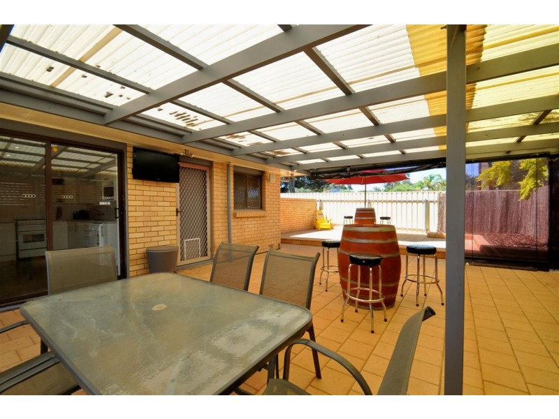 2 Leech Avenue, Morphett Vale SA 5162