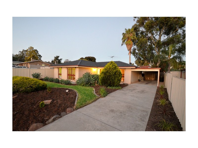 37 Flinders Crescent, Hackham SA 5163
