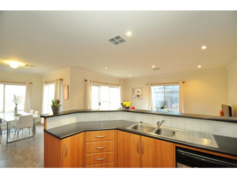 15 Chivers Street, Hallett Cove SA 5158