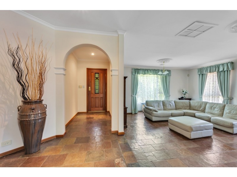 19 Horseshoe Drive, Woodcroft SA 5162