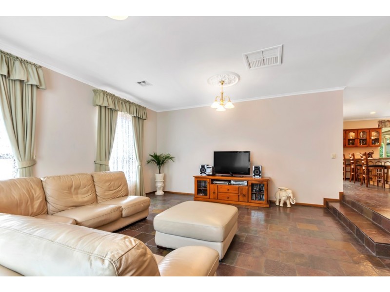 19 Horseshoe Drive, Woodcroft SA 5162