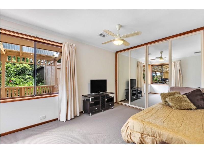 19 Horseshoe Drive, Woodcroft SA 5162