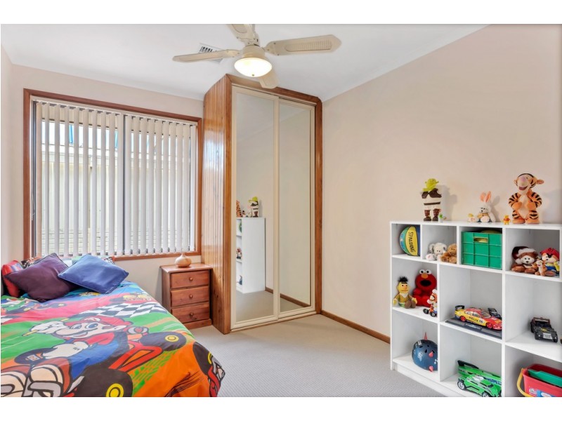 19 Horseshoe Drive, Woodcroft SA 5162