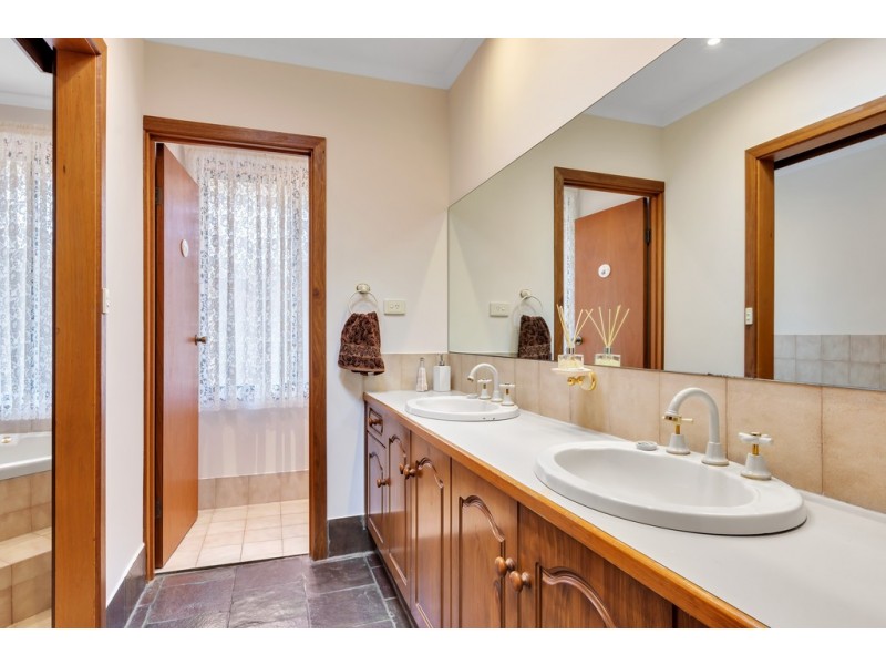 19 Horseshoe Drive, Woodcroft SA 5162