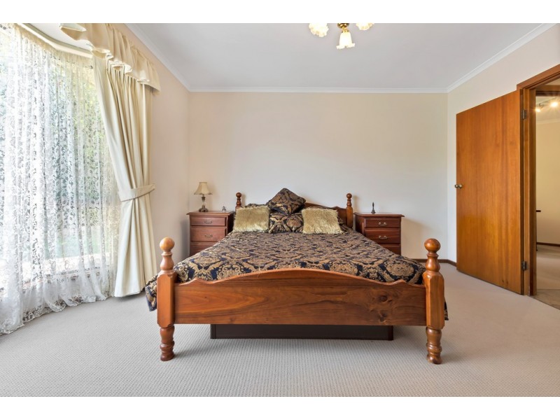 19 Horseshoe Drive, Woodcroft SA 5162