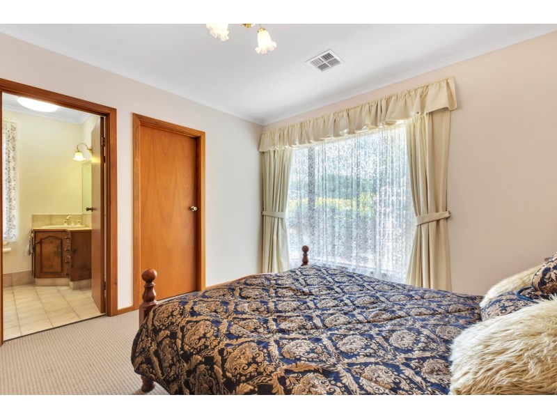 19 Horseshoe Drive, Woodcroft SA 5162