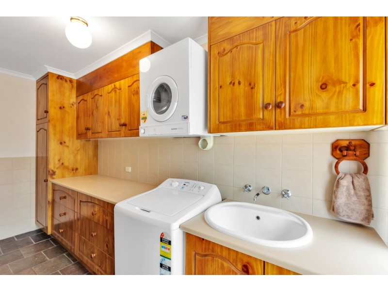 19 Horseshoe Drive, Woodcroft SA 5162