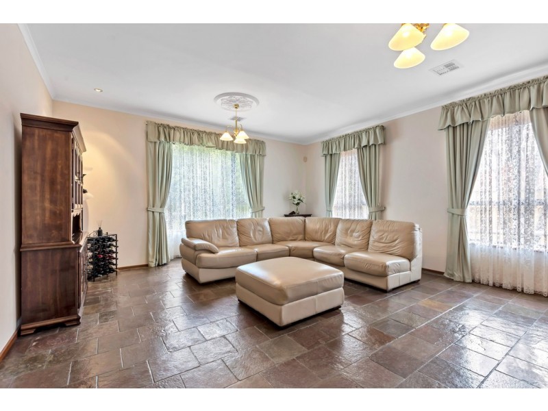 19 Horseshoe Drive, Woodcroft SA 5162