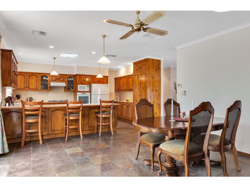 19 Horseshoe Drive, Woodcroft SA 5162