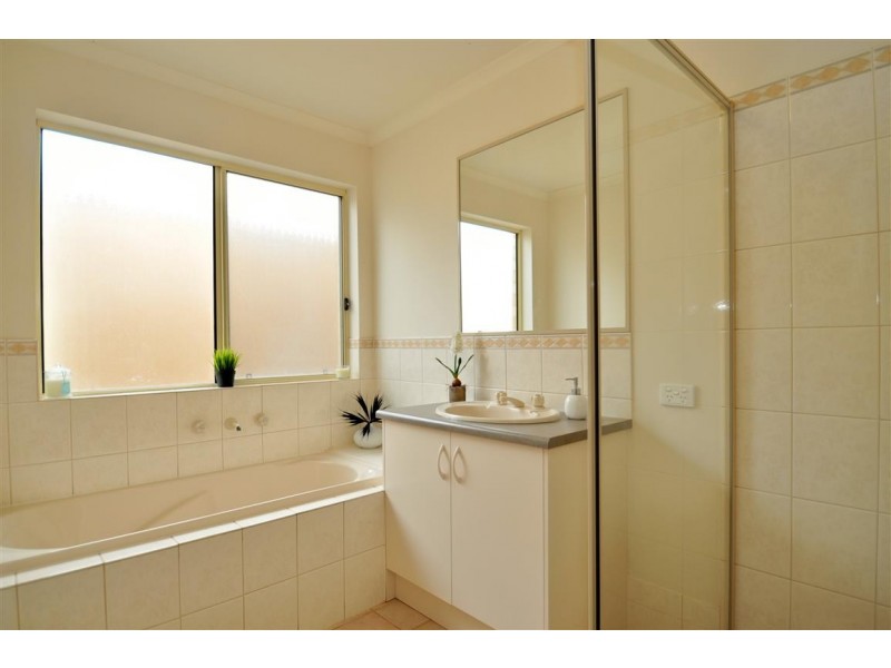 30 Golfcourse Drive, Woodcroft SA 5162