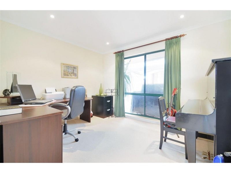 81 Investigator Drive, Woodcroft SA 5162