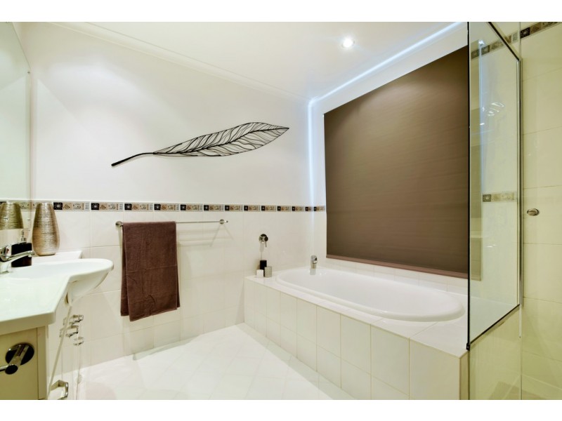 16 Shillabeer Cres, Woodcroft SA 5162