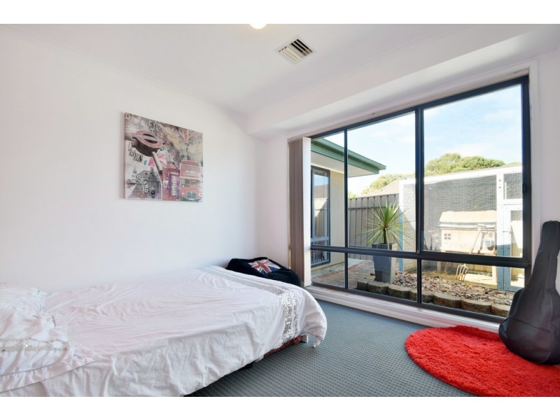 16 Shillabeer Cres, Woodcroft SA 5162