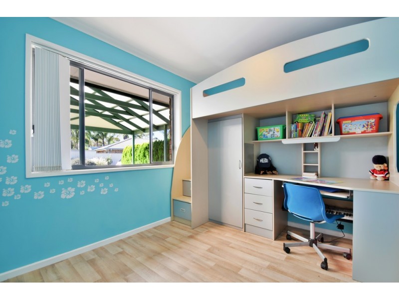 16 Shillabeer Cres, Woodcroft SA 5162